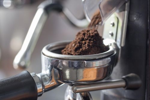 Kaffee Mahlen. Kaffee Schulung Innsbruck Tirol