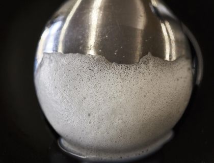 Geschäumte Milch. Barista Kurse Österreich