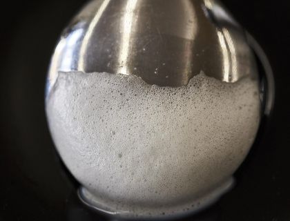 Geschäumte Milch. Barista Kurse Österreich